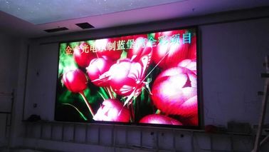 P10 RGB Büyük Kapalı Dijital Reklam Ekranları Duvar Ömrü 100000 Saatten Fazla